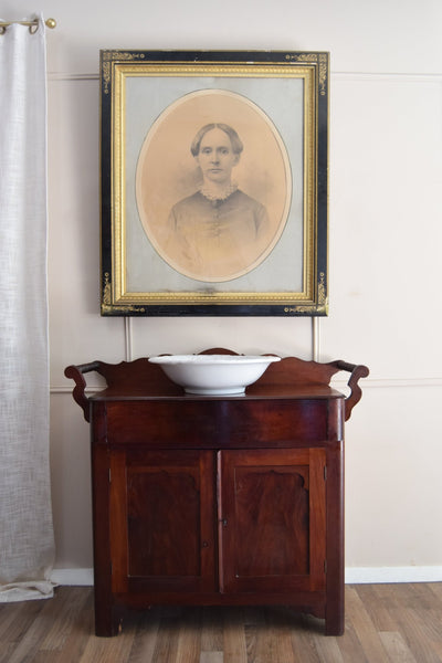 American mid–late 19th century washstand in richly figured mahogany - Loft of Echoes