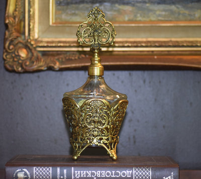 Ormolu vanity perfume bottle (Apollo/Matson style), c. 1910–1920 - Loft of Echoes